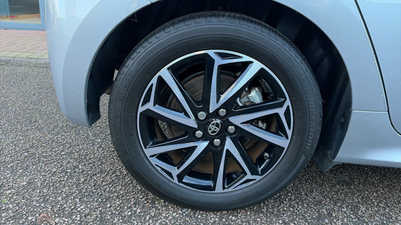 Toyota Yaris 1.5 Hybrid Design 5dr CVT Hybrid Hatchback